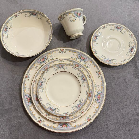 Royal Doulton Other - Royal Doulton Juliet 6 Piece Place Setting England Fine Bone China